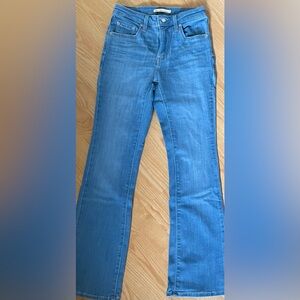 Levi’s 725 high-rise boot cut women’s jeans